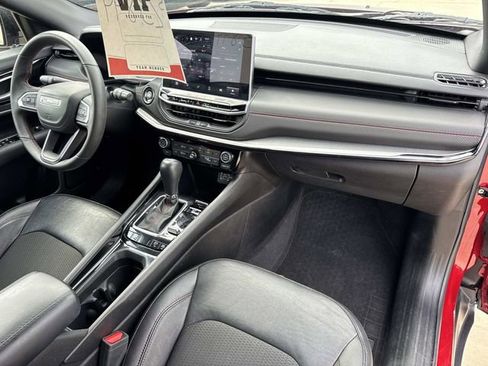 Used 2025 Jeep Compass Trailhawk AWD/4WD image 18