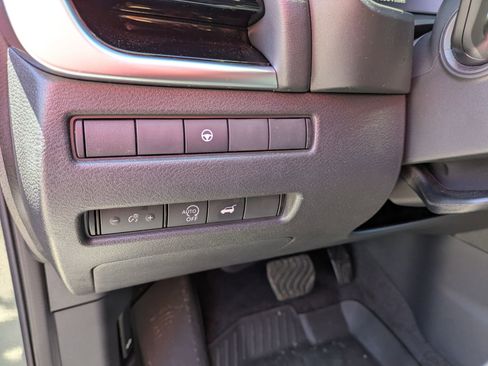Used 2024 Nissan Rogue SL FWD image 17