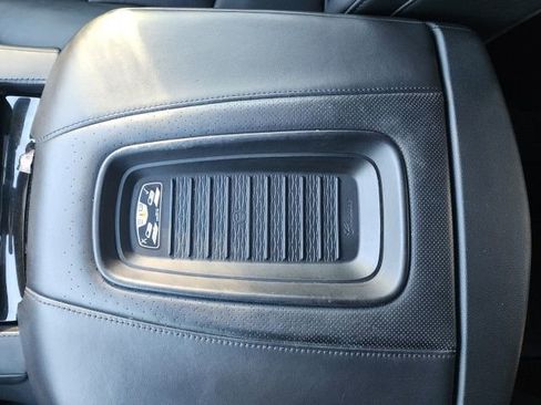 Used 2020 Cadillac Escalade Platinum image 38