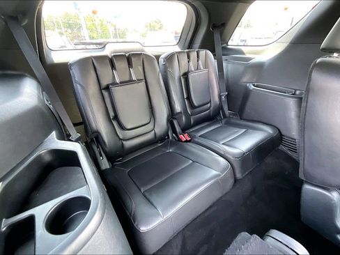 Used 2018 Ford Explorer XLT w/ Equipment Group 202A AWD/4WD image 27