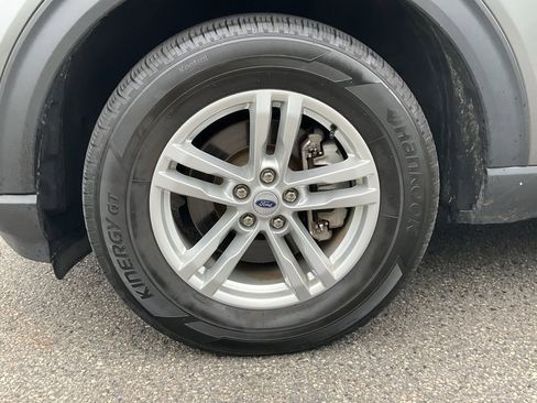 Used 2022 Ford Explorer XLT image 25