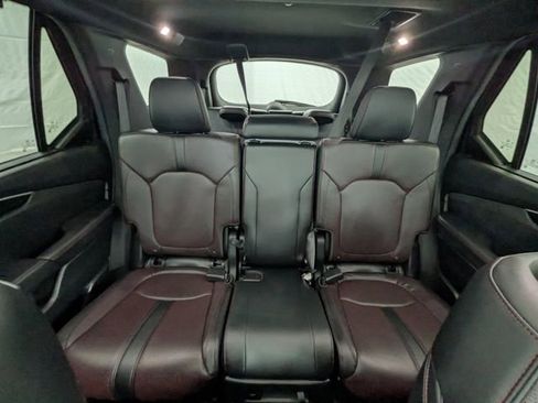 Used 2025 Honda Pilot Black Edition image 18