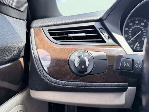 Used 2010 BMW Z4 sDrive30i w/ Premium Pkg image 46