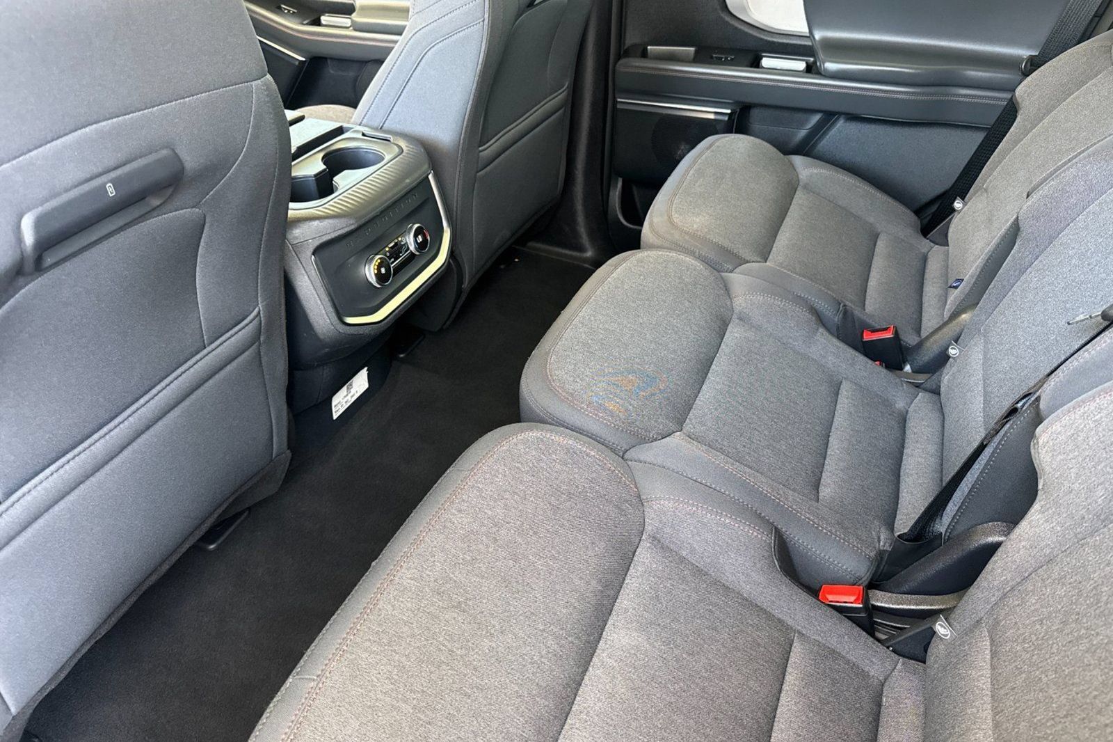Used 2025 Ford Expedition Active RWD image 14