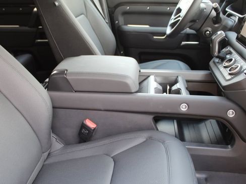 Used 2025 Land Rover Defender 110 S image 3