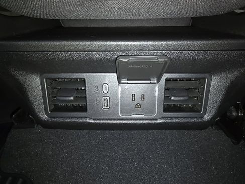 Used 2024 GMC Sierra 3500 SLE w/ SLE Value Package image 35