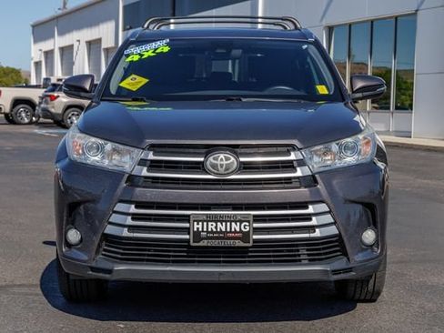 Used 2017 Toyota Highlander XLE w/ Protection Package #3 AWD/4WD image 2