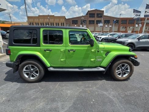 Used 2018 Jeep Wrangler Unlimited Sahara AWD/4WD image 8