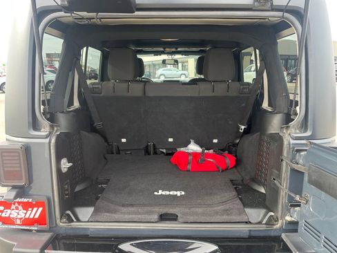 Used 2016 Jeep Wrangler Unlimited Sport image 27