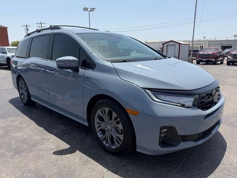 Used 2025 Honda Odyssey Touring image 11