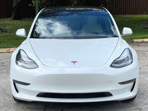 Used 2020 Tesla Model 3 Standard Range Plus image 2