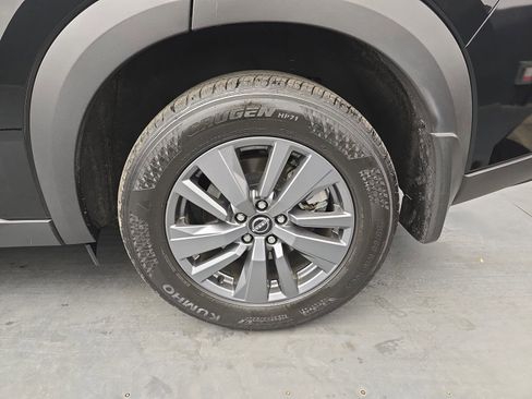 Used 2024 Nissan Pathfinder SV w/ SV Premium Package image 13