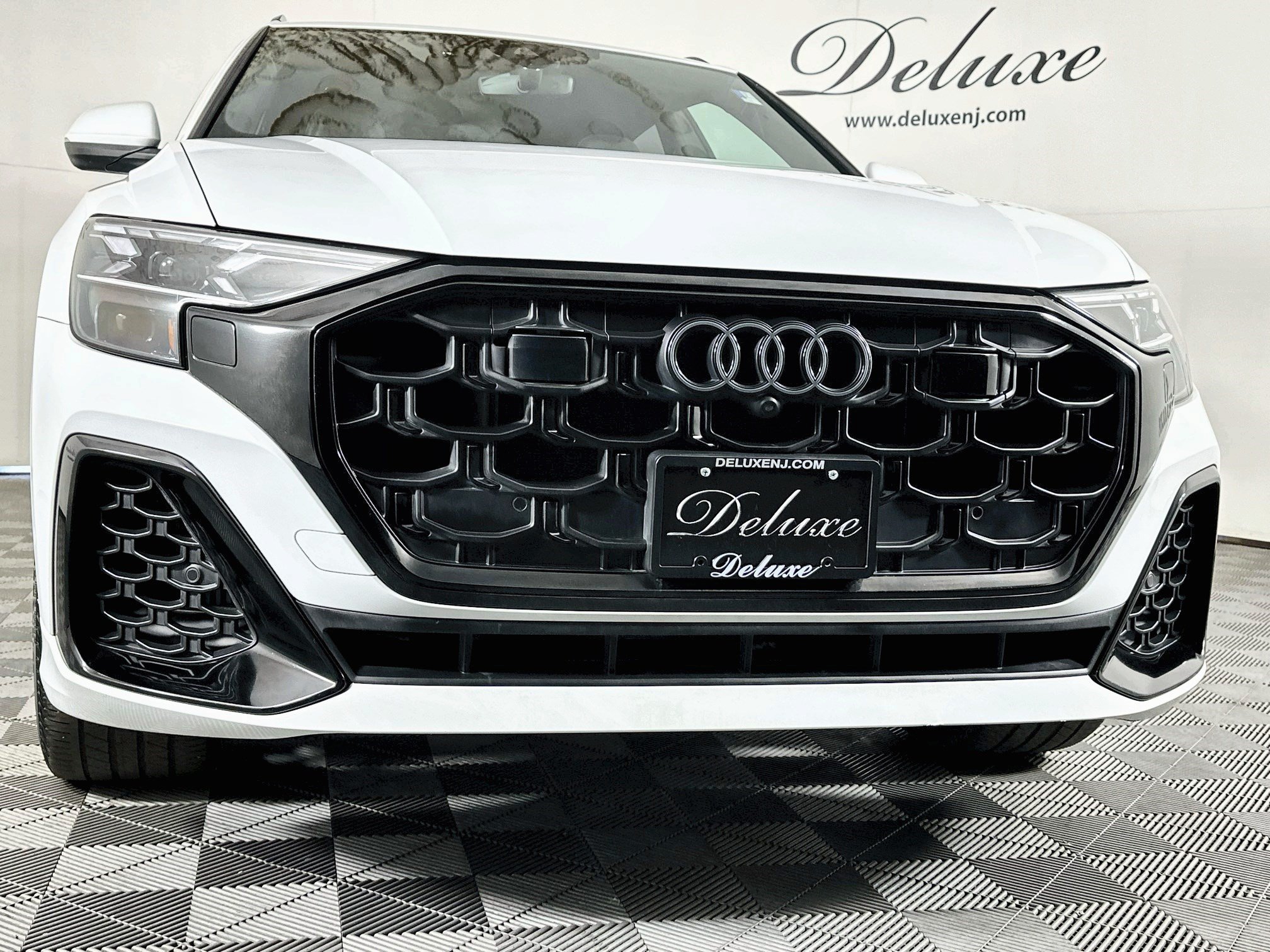 Used 2025 Audi Q8 Prestige w/ Prestige Package AWD/4WD image 32