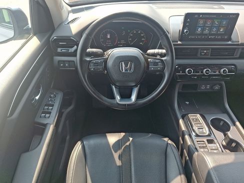 Used 2023 Honda Pilot Touring image 11