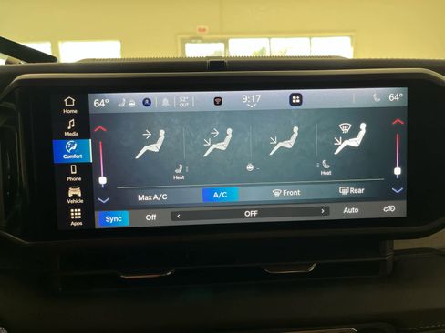 Used 2025 Jeep Wrangler Sahara image 32