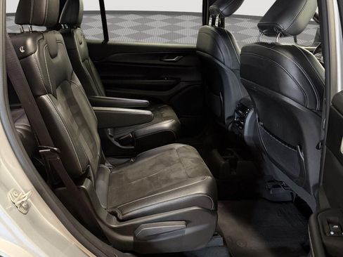 Used 2023 Jeep Grand Cherokee L Laredo image 11