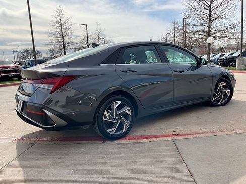 Used 2025 Hyundai Elantra SEL image 6