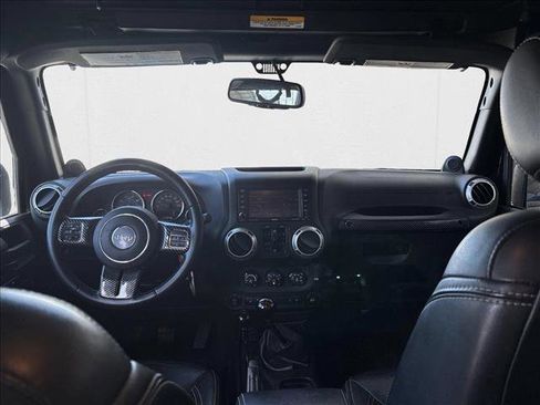 Used 2014 Jeep Wrangler Unlimited Rubicon image 18