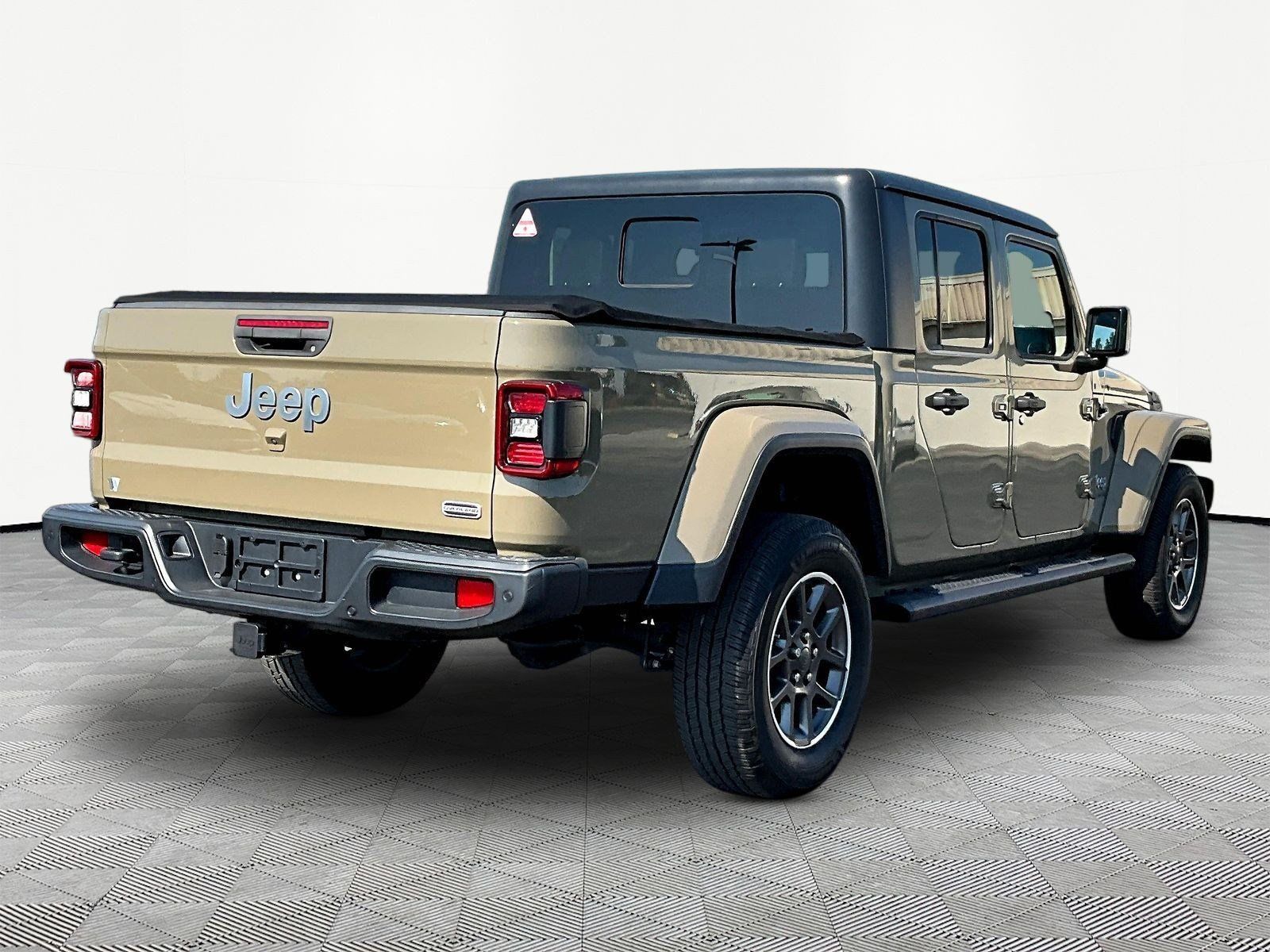Used 2020 Jeep Gladiator Overland AWD/4WD image 6