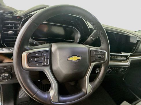 Used 2024 Chevrolet Silverado 1500 LT AWD/4WD image 5