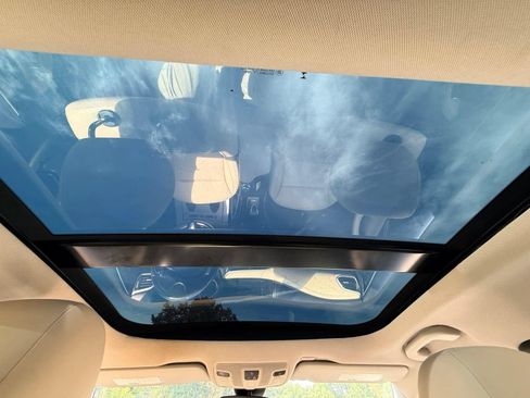 Used 2017 INFINITI QX30 Premium w/ Navigation Package FWD image 36