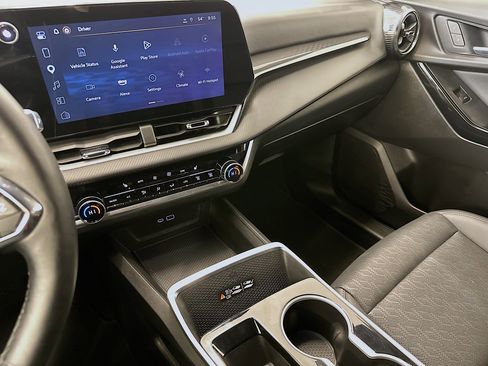 Used 2025 Chevrolet Equinox LT w/ Convenience Package II image 26