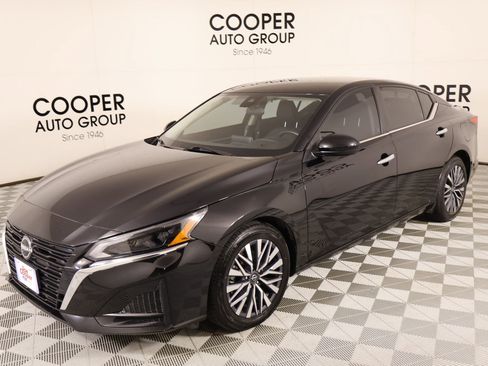 Used 2023 Nissan Altima 2.5 SV image 9