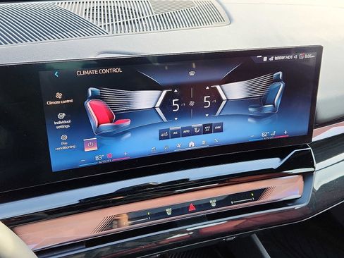 Used 2024 BMW i5 eDrive40i w/ Convenience Package image 16