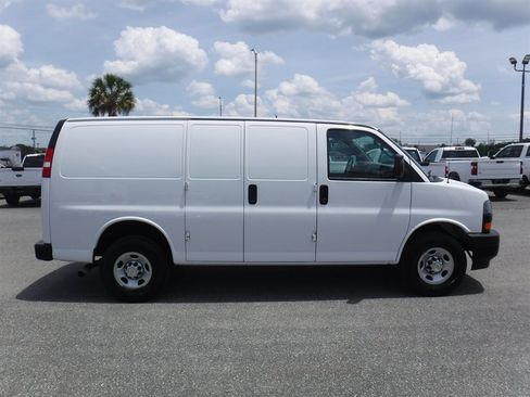 Used 2021 Chevrolet Express 2500 w/ Driver Convenience Package RWD image 3