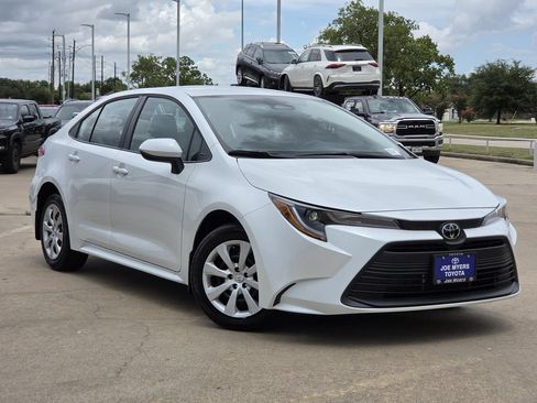 Used 2026 Toyota Corolla LE FWD image 2