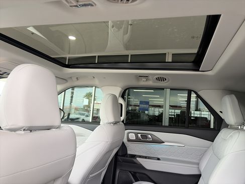 Used 2026 Ford Explorer Platinum w/ LUX Leather Package AWD/4WD image 28