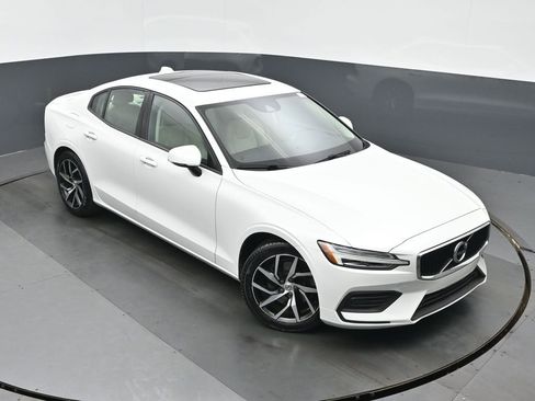 Used 2019 Volvo S60 T5 Momentum w/ Premium Package FWD image 13