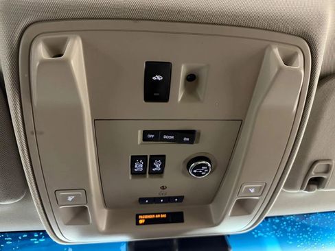 Used 2015 Cadillac Escalade Luxury image 39