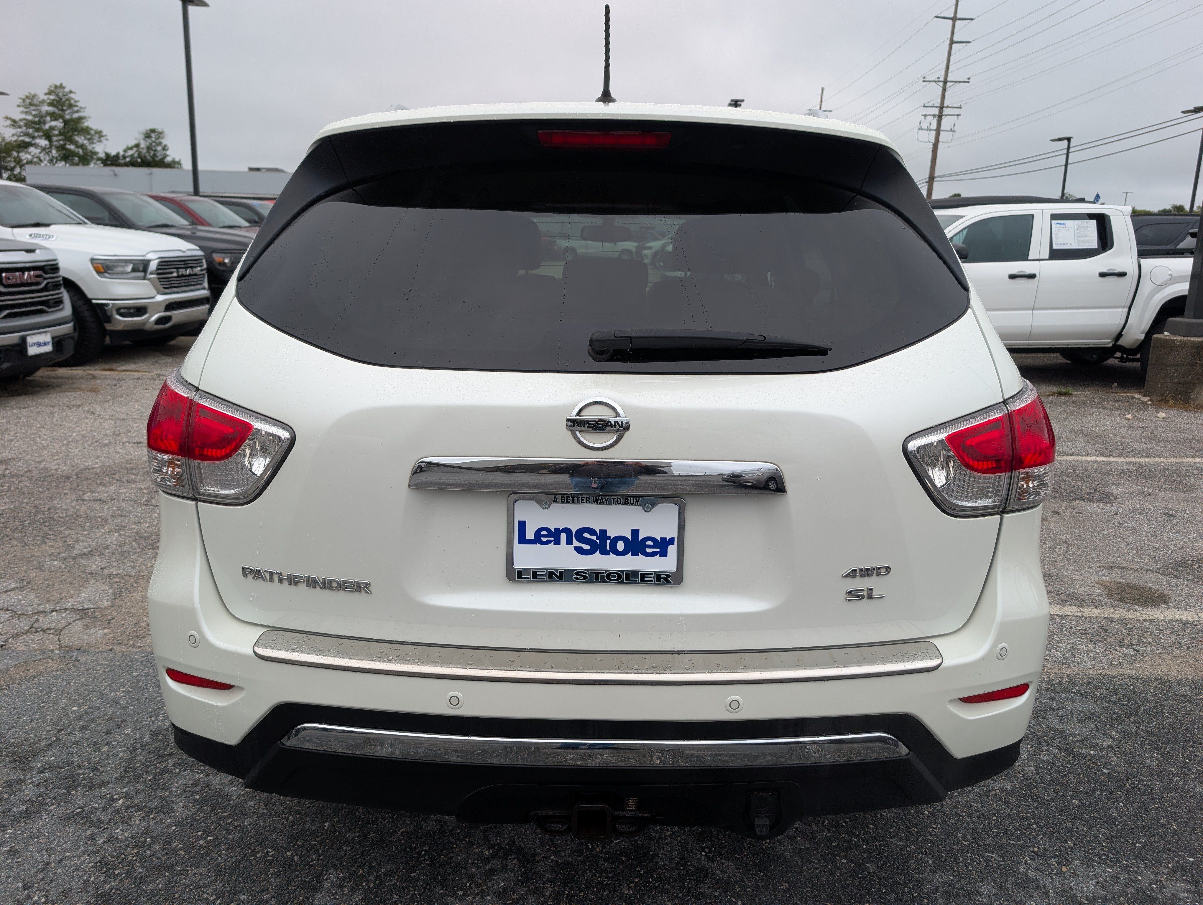 Used 2015 Nissan Pathfinder SL w/ SL Tech Package FWD image 4