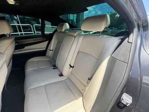 Used 2015 BMW 750i w/ M-Sport Package RWD image 12