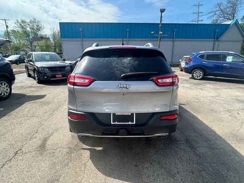Used 2016 Jeep Cherokee Limited w/ Luxury Group AWD/4WD image 11