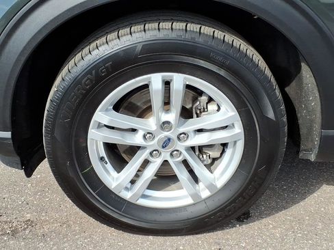 Used 2024 Ford Explorer XLT w/ Equipment Group 202A AWD/4WD image 9