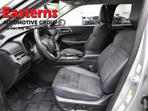 Used 2025 Mitsubishi Outlander SE AWD/4WD image 14