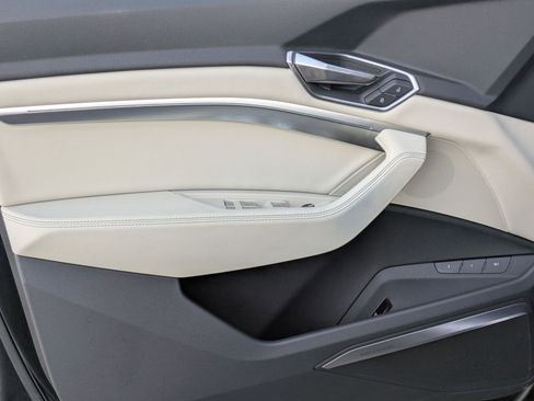 Used 2024 Audi Q8 e-tron Premium Plus w/ Premium Plus Package image 9