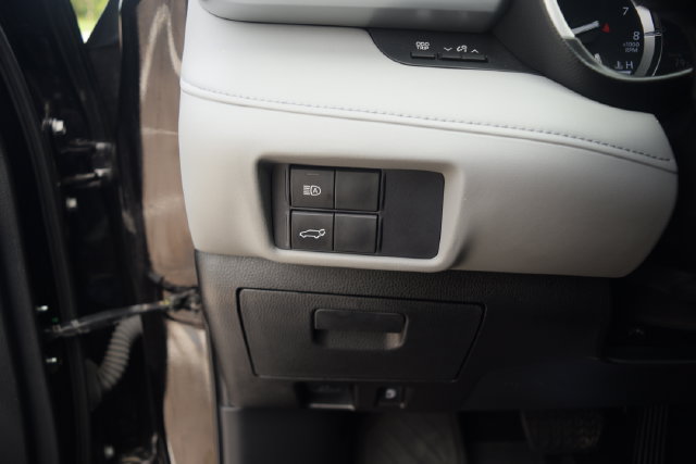 Used 2021 Toyota Highlander XLE FWD image 7