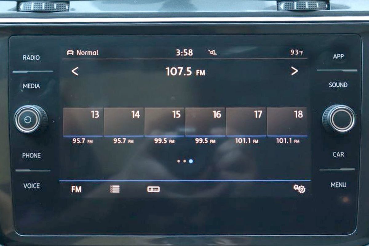 Used 2018 Volkswagen Tiguan SE w/ Panoramic Sunroof Package AWD/4WD image 20