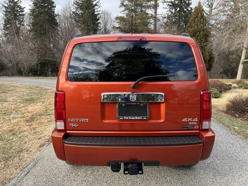 Used 2007 Dodge Nitro R/T image 9