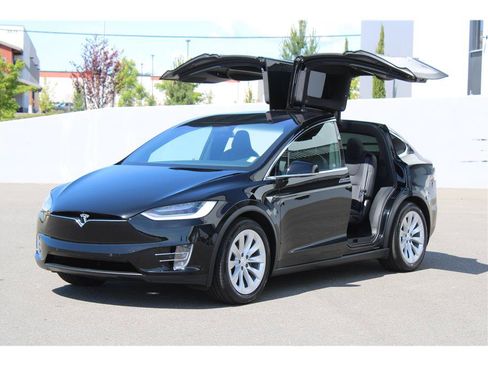 Used 2018 Tesla Model X 75D AWD/4WD image 11
