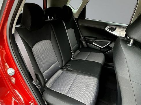 Used 2025 Kia Soul LX w/ LX Technology Package FWD image 25