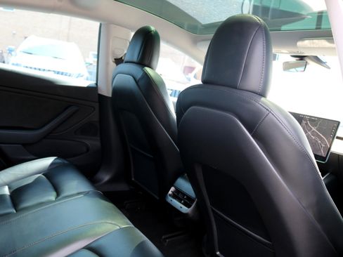 Used 2019 Tesla Model 3 Performance image 31