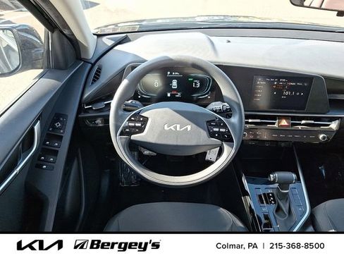 Used 2025 Kia Niro LX image 14