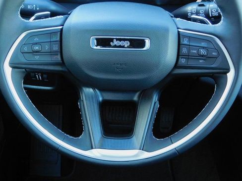 New 2025 Jeep Grand Cherokee L Laredo image 18