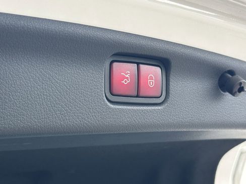 Certified 2023 Mercedes-Benz C 300 4MATIC Sedan image 22