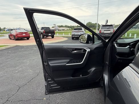 Used 2025 Toyota RAV4 XLE w/ Convenience Package AWD/4WD image 19