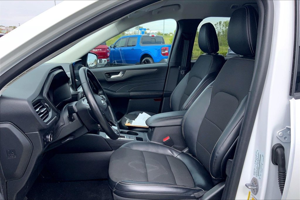 Used 2023 Ford Escape SE FWD image 9